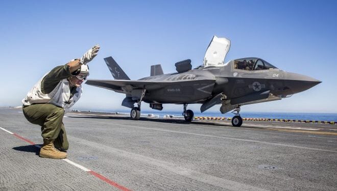 Αμερικανικά F-35C καταρρίπτουν drone των Χούθι στην Ερυθρά Θάλασσα – Ασύμμετρος οικονομικός πόλεμος από Κίνα έναντι ΗΠΑ