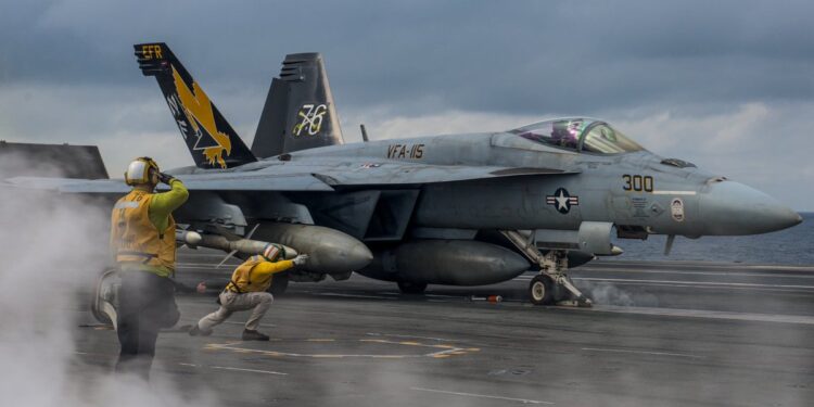Πτώση F/A-18E Super Hornet από το USS Harry S. Truman στην Ερυθρά Θάλασσα – Το CNN αναφέρει για αποφυγή χτυπήματος από Χούθι