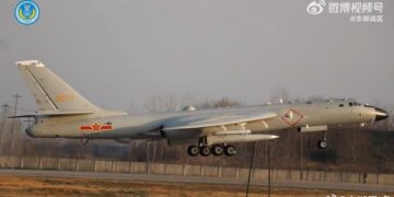 Η Κίνα θέτει σε υπηρεσία τον αεροεκτοξευόμενο βαλλιστικό πύραυλο KD-21 – Νέα απειλή για ναυτικές δυνάμεις στην Ανατολική Ασία