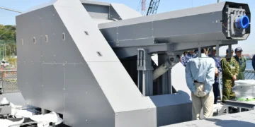 Η Ιαπωνία παρουσίασε ναυτική έκδοση ηλεκτρομαγνητικού όπλου railgun στο πλοίο JS Asuka