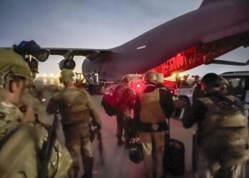 Οι ΗΠΑ επιστρέφουν στο Αφγανιστάν – Κλιμάκιο της CIA υπό τον αναπληρωτή διευθυντή Μάικλ Έλις μαζί με μεταγωγικά C-17 αναπτύσσονται ξανά στην βάση Μπαγκράμ