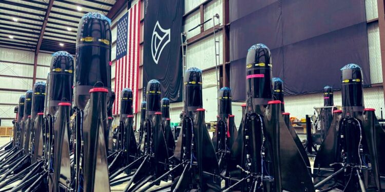 Η Anduril Industries περνά στην μαζική παραγωγή του επαναχρησιμοποιούμενου anti-drone “Roadrunner”