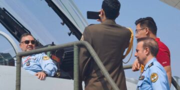 Επιθεώρηση του Ιρανού Αρχηγού Αεροπορίας στο μαχητικό J-10C της Κίνας – Σενάρια για απόκτηση κινεζικών μαχητικών αεροσκαφών από Τεχεράνη