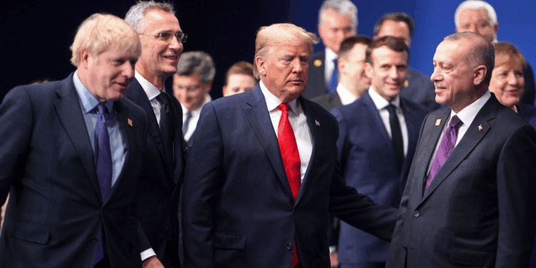 Συνάντηση Ερντογάν – Τραμπ στη Χάγη: Εκεχειρία Ισραήλ–Ιράν, συνεργασία στην αμυντική βιομηχανία και διμερές εμπόριο 100 δις δολαρίων