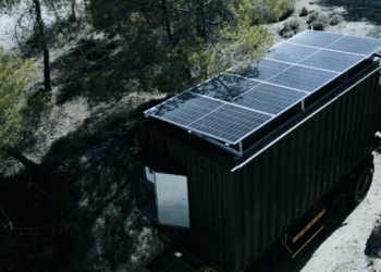 CELLOCK: Η Κυπριακή εταιρεία που δημιούργησε κινητή μονάδα κατασκευής πολλαπλών drone για το πεδίο της μάχης