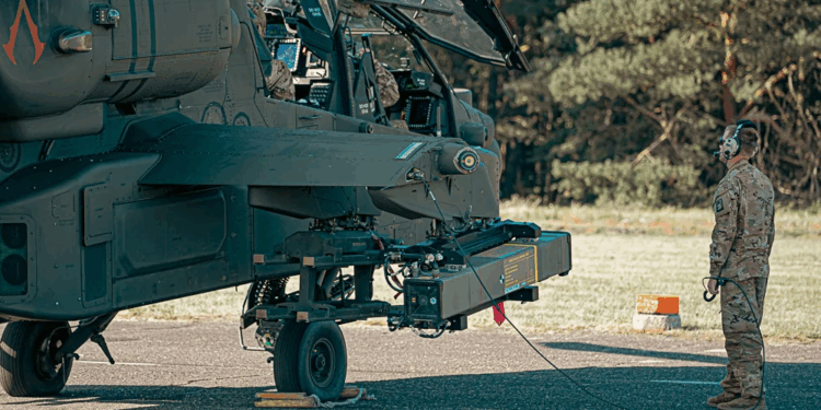 Αμερικανικά AH-64E Apache εκτόξευσαν για πρώτη φορά πυραύλους SPIKE NLOS στην Ευρώπη – Νέα διάσταση ισχύος στον αμερικανικό στρατό