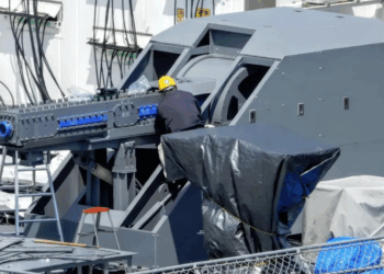 Ιαπωνικό Ναυτικό πραγματοποίησε για πρώτη φορά βολή ηλεκτρομαγνητικού Railgun σε στόχο