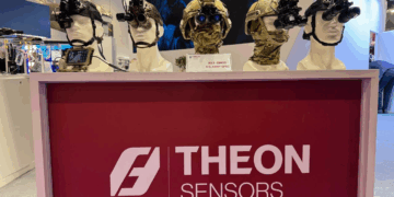 Η THEON INTERNATIONAL λάνσαρε στην έκθεση DSEI London 2025 το NYX-BiNOD σύστημα νυχτερινής όρασης