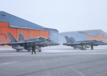 Κλιμακώνεται η κρίση ΗΠΑ – ΝΑΤΟ για τη Γροιλανδία: Στρατιωτικές ενισχύσεις, απειλές κυρώσεων και ανησυχία στην Ευρώπη