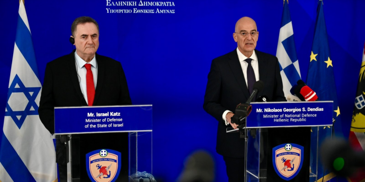 Δένδιας – Κατς: ”Ένας από τους σημαντικότερους πυλώνες της συνεργασίας είναι το αμυντικό μας οικοσύστημα”