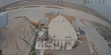 FPV Drone ιρανικών παραστρατιωτικών δυνάμεων πάνω από τη Βάση Victory στη Βαγδάτη